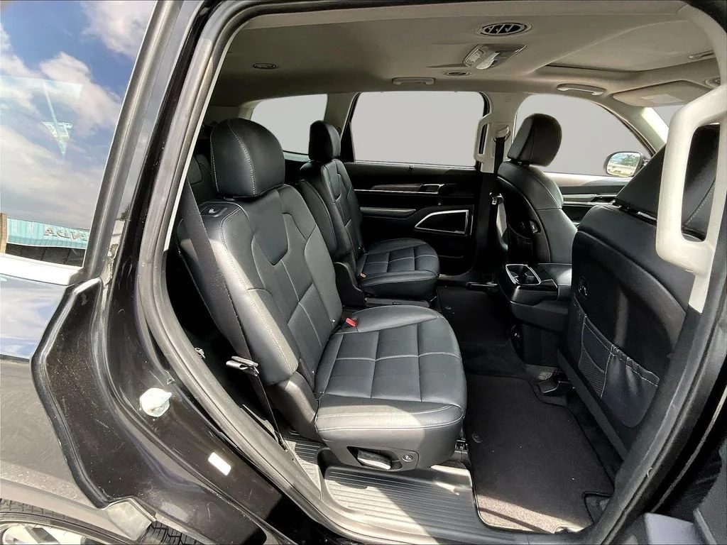 Used 2022 Black Kia EX image 24