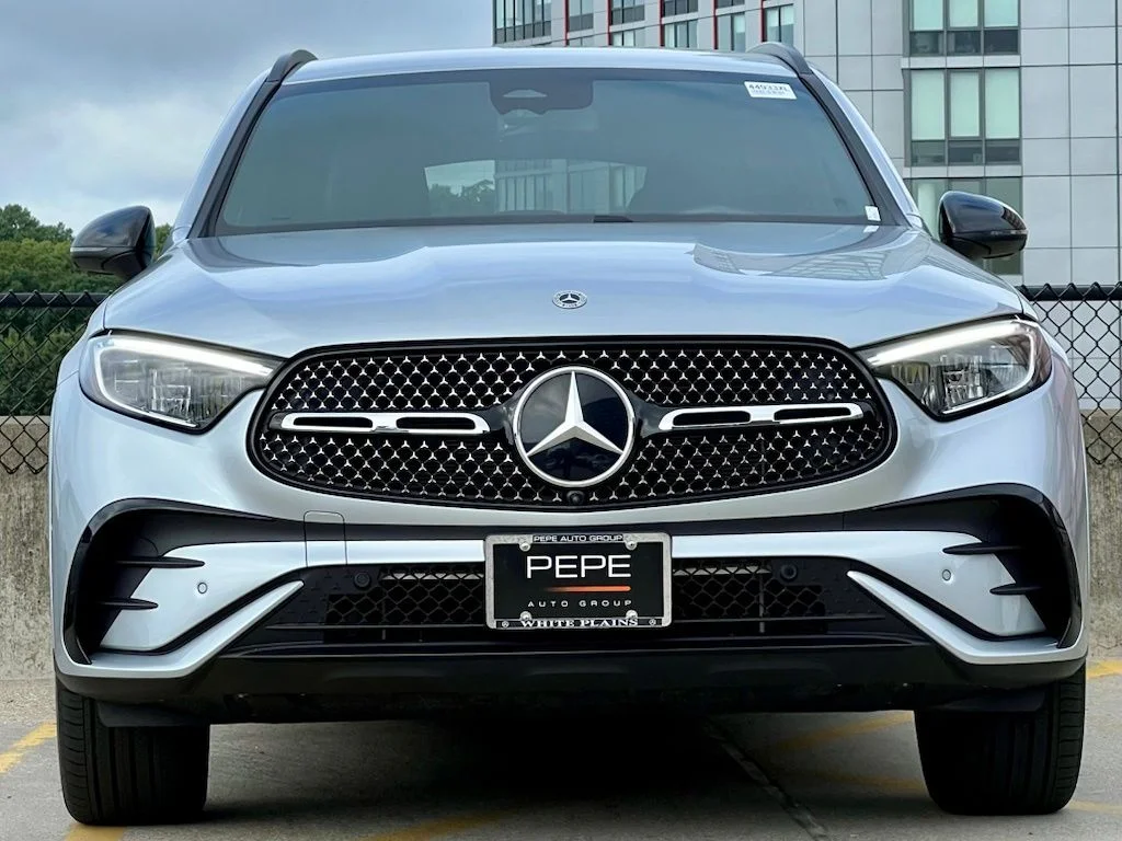 Certified Used 2026  Mercedes-Benz GLC 300 image 3