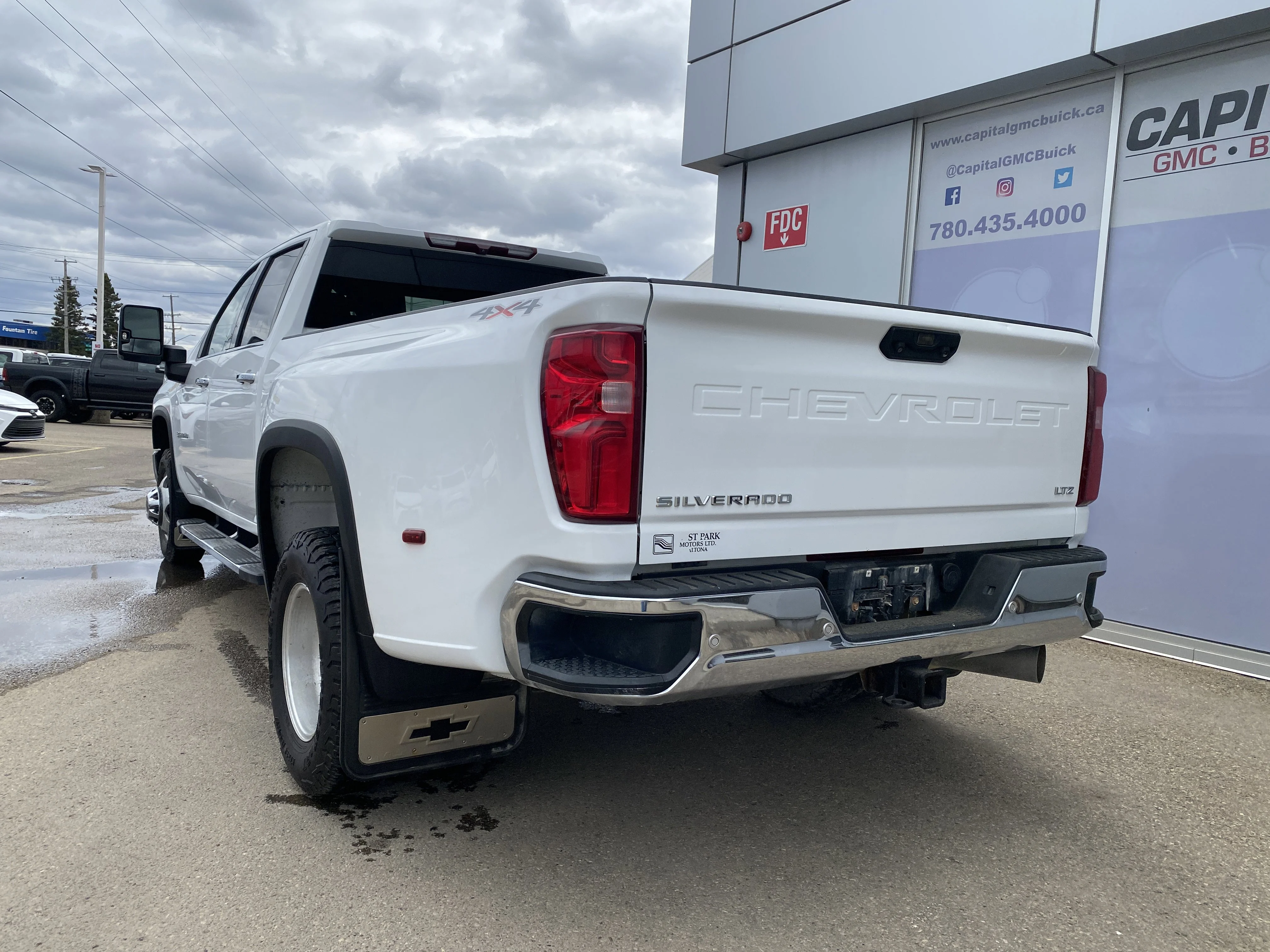 Certified Used 2020 Summit White Chevrolet LTZ Crew Cab  * DUALLY * LEATHER INTERIOR * TOW PACKAGE * image 3