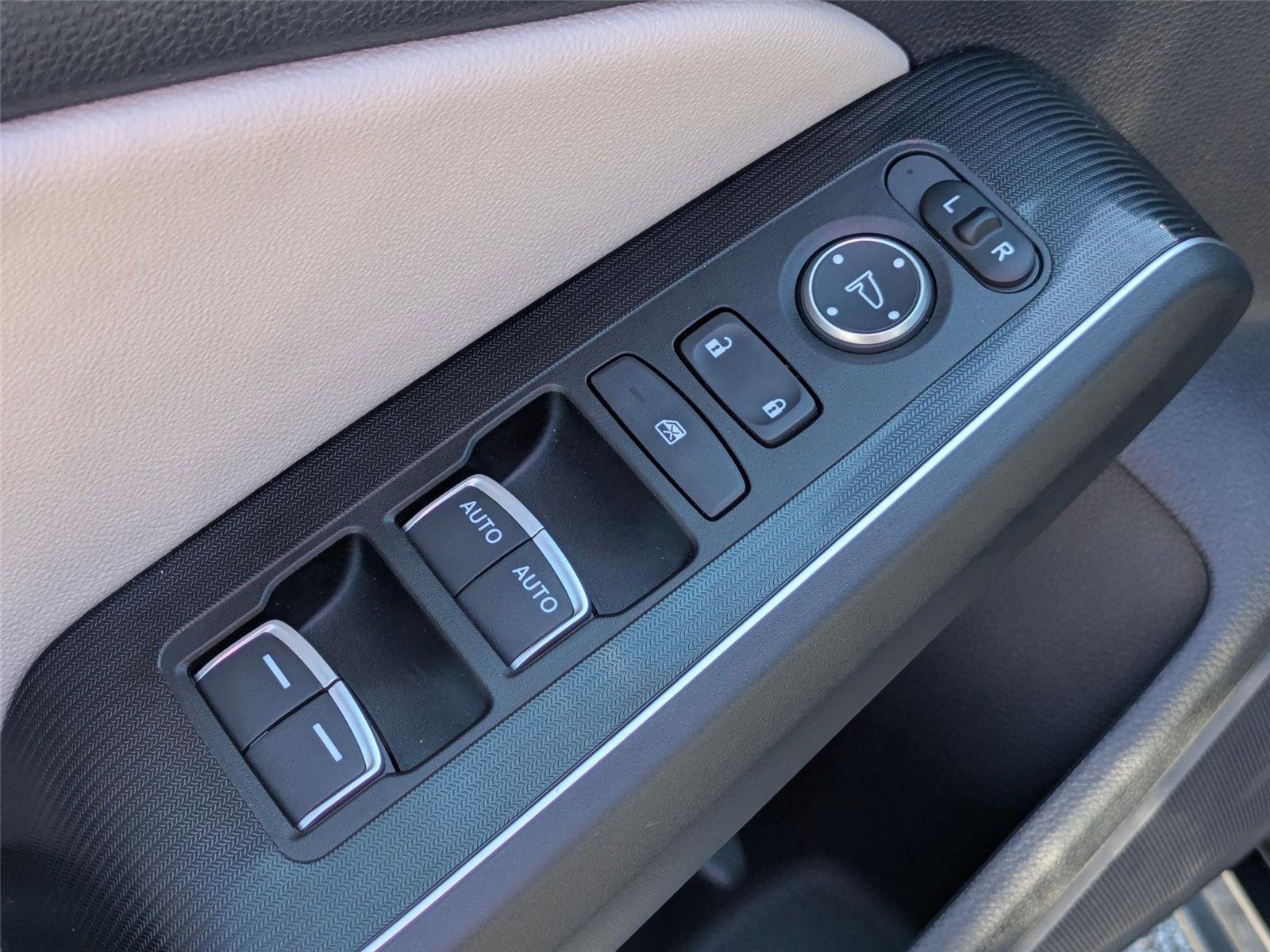 Used 2022 Meteorite Gray Metallic Honda Sport Touring image 11