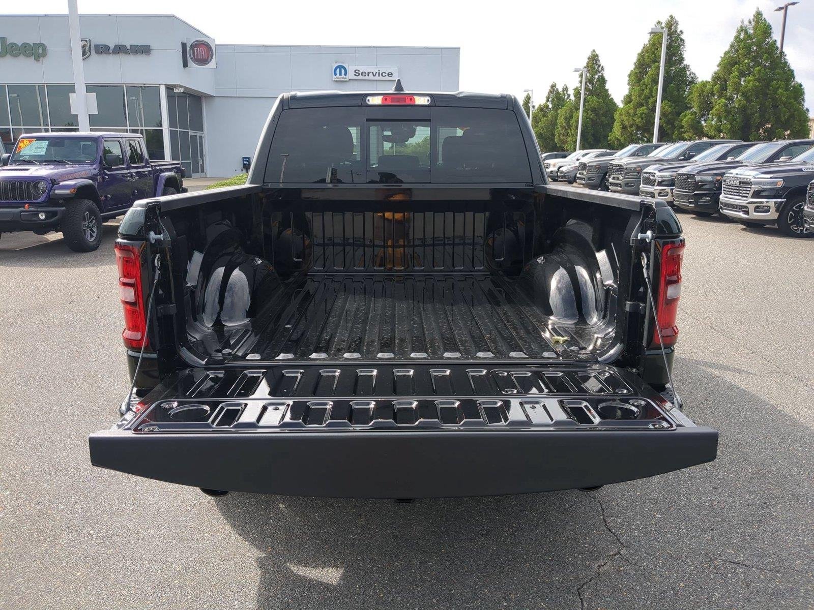New 2026 Diamond Black Crystal Pearl-Coat Exterior Paint RAM Laramie image 29