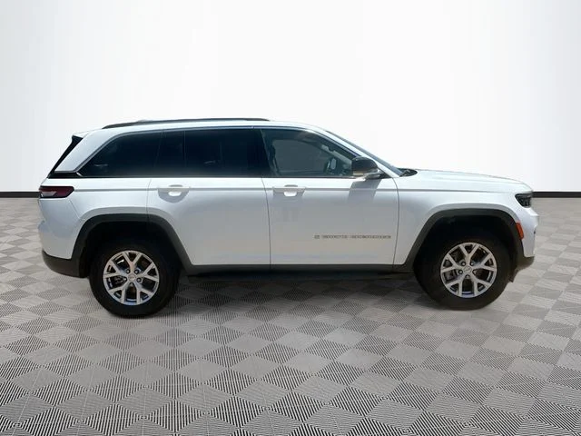 Used 2022 White Jeep Limited image 8