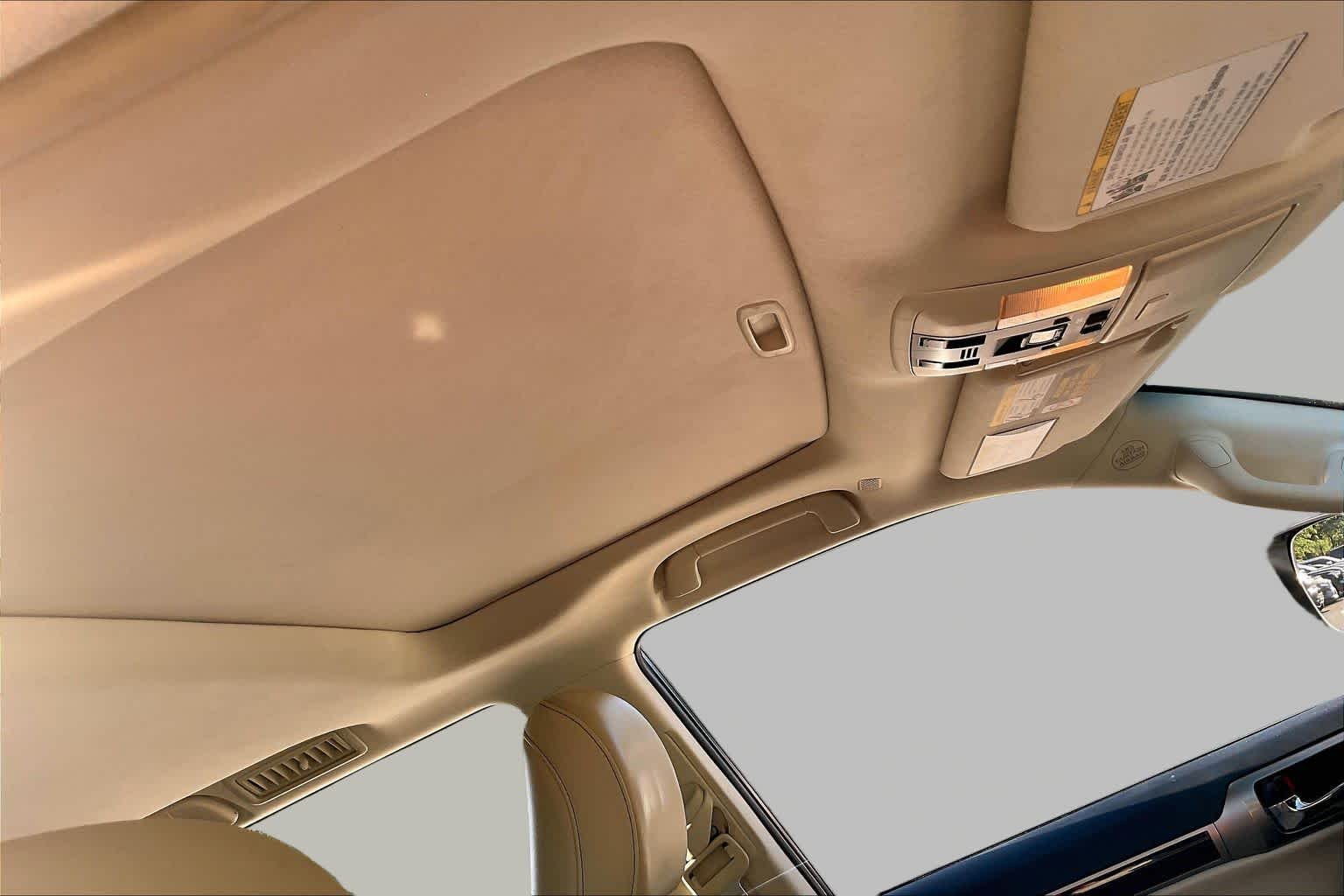 Used 2022 Starfire Pearl Lexus Luxury image 14
