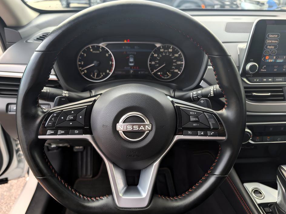 Used 2025 Pearl White Tricoat Nissan SR image 14