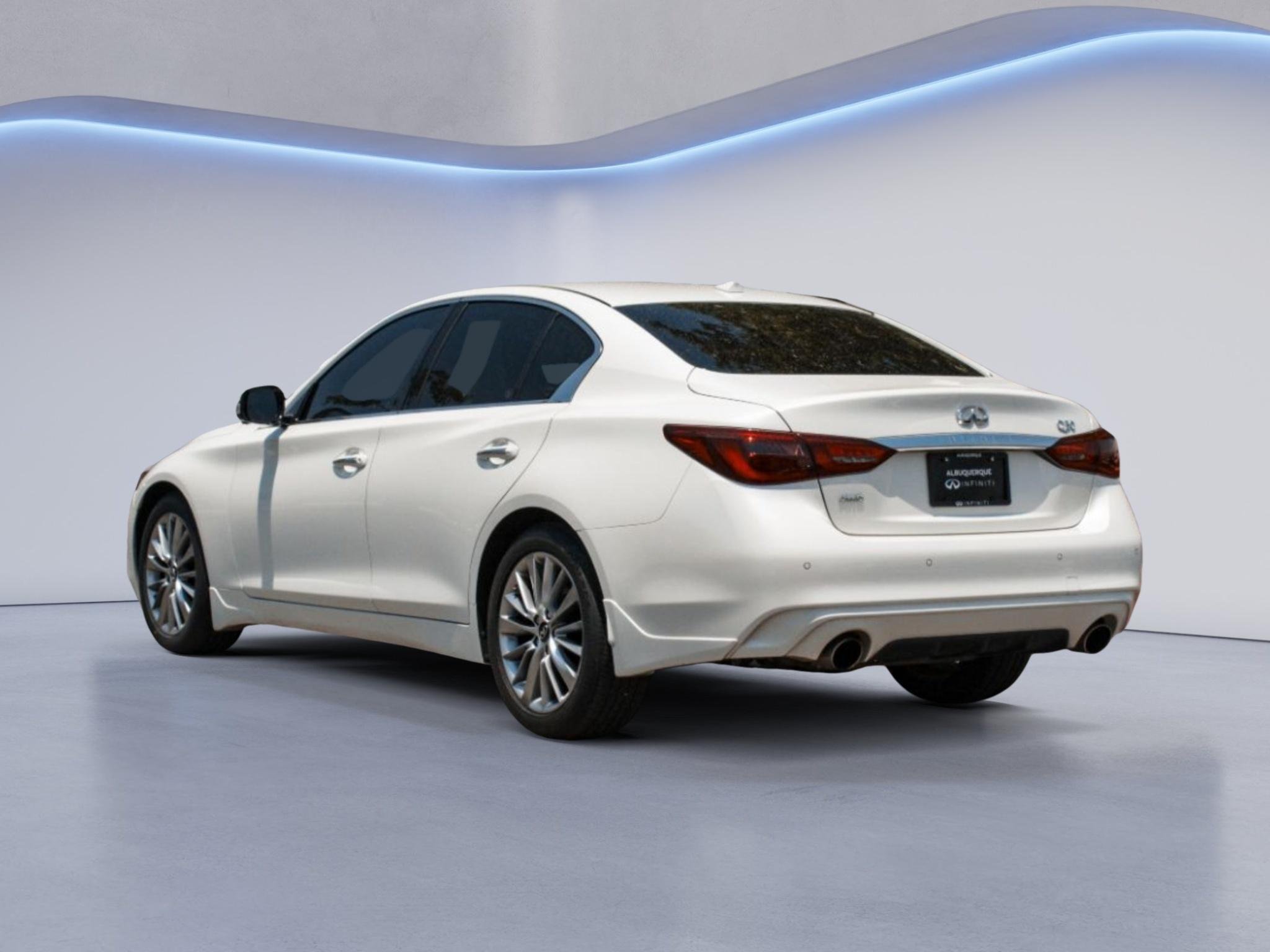 Used 2023 Majestic White INFINITI LUXE image 6