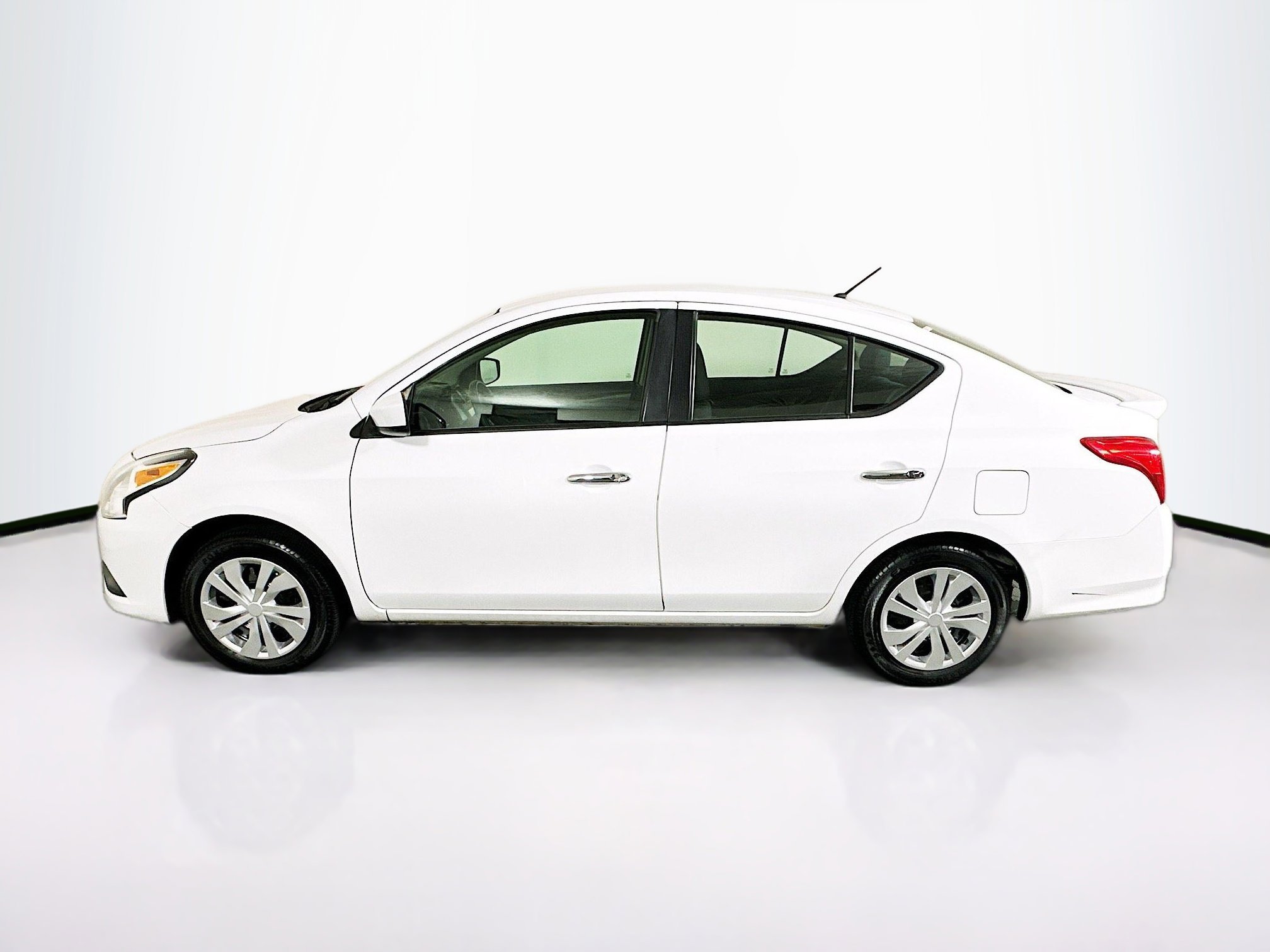 2019 Nissan Versa thumbnail 8