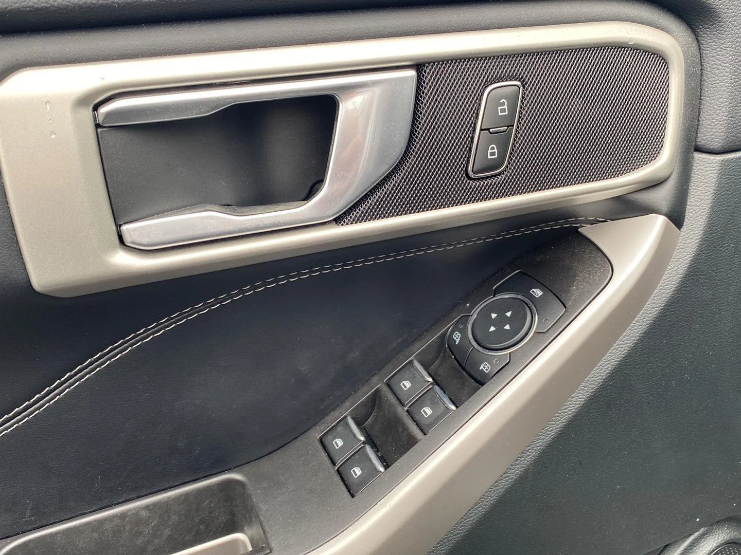Used 2023 Iconic Silver Ford XLT image 16