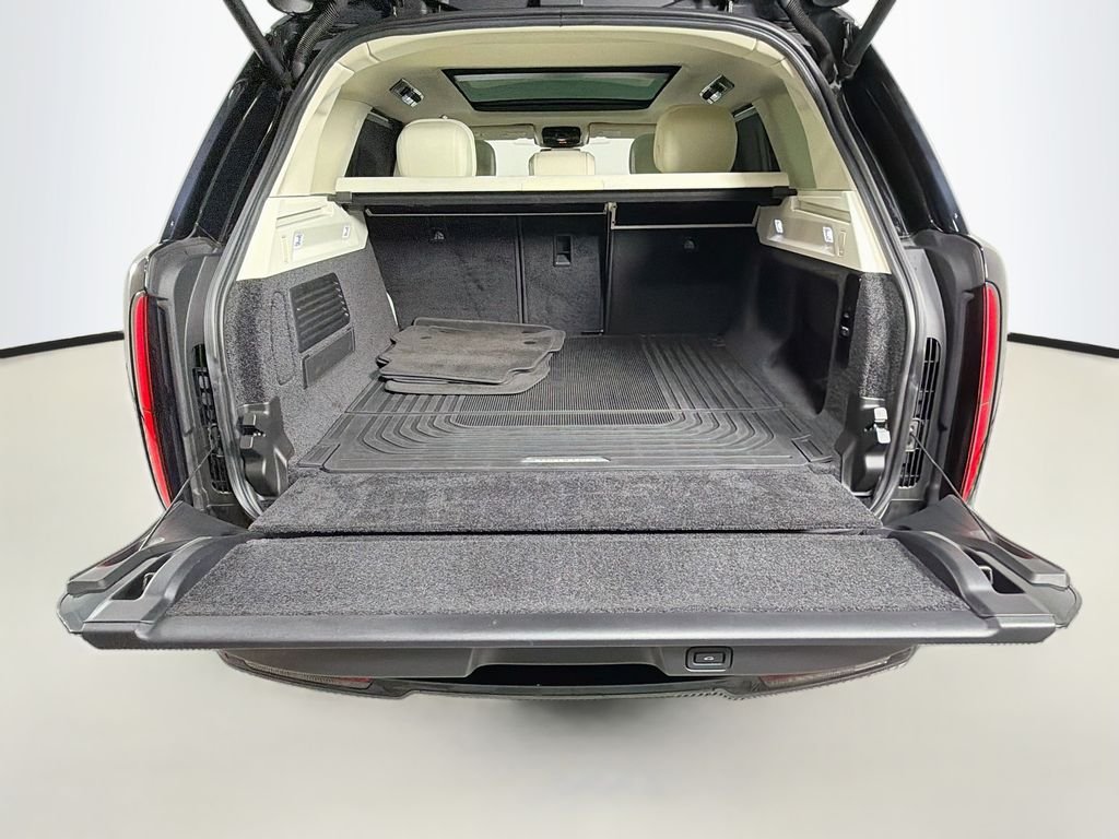 Used 2023 Black Land Rover SE image 28