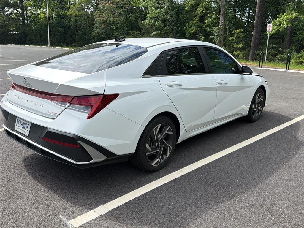 Used 2024 Serenity White Hyundai Limited image 4