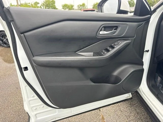 Used 2025 White Nissan SV image 29