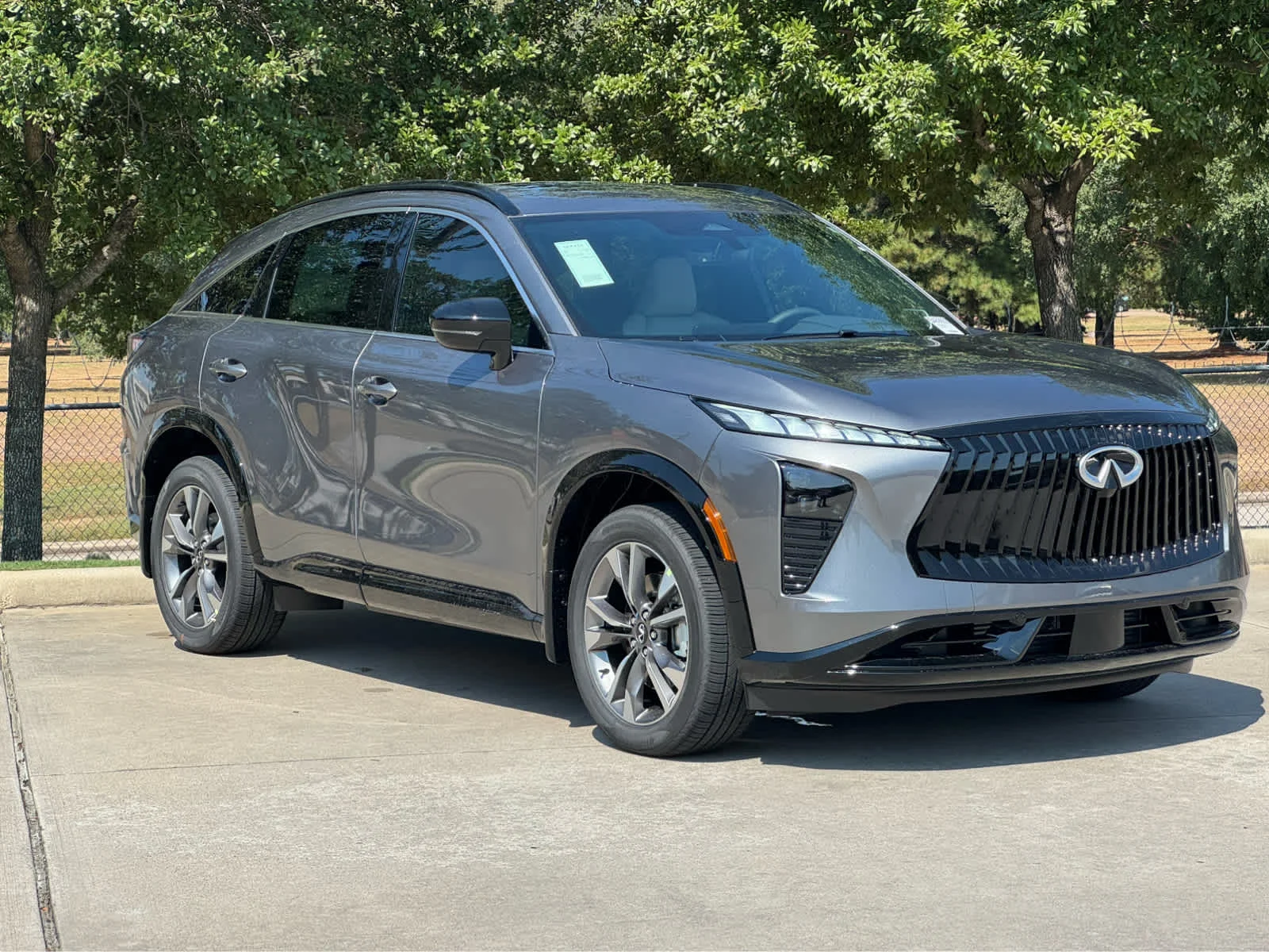 New 2027 GRAPHITE SHADOW INFINITI Luxe AWD image 2