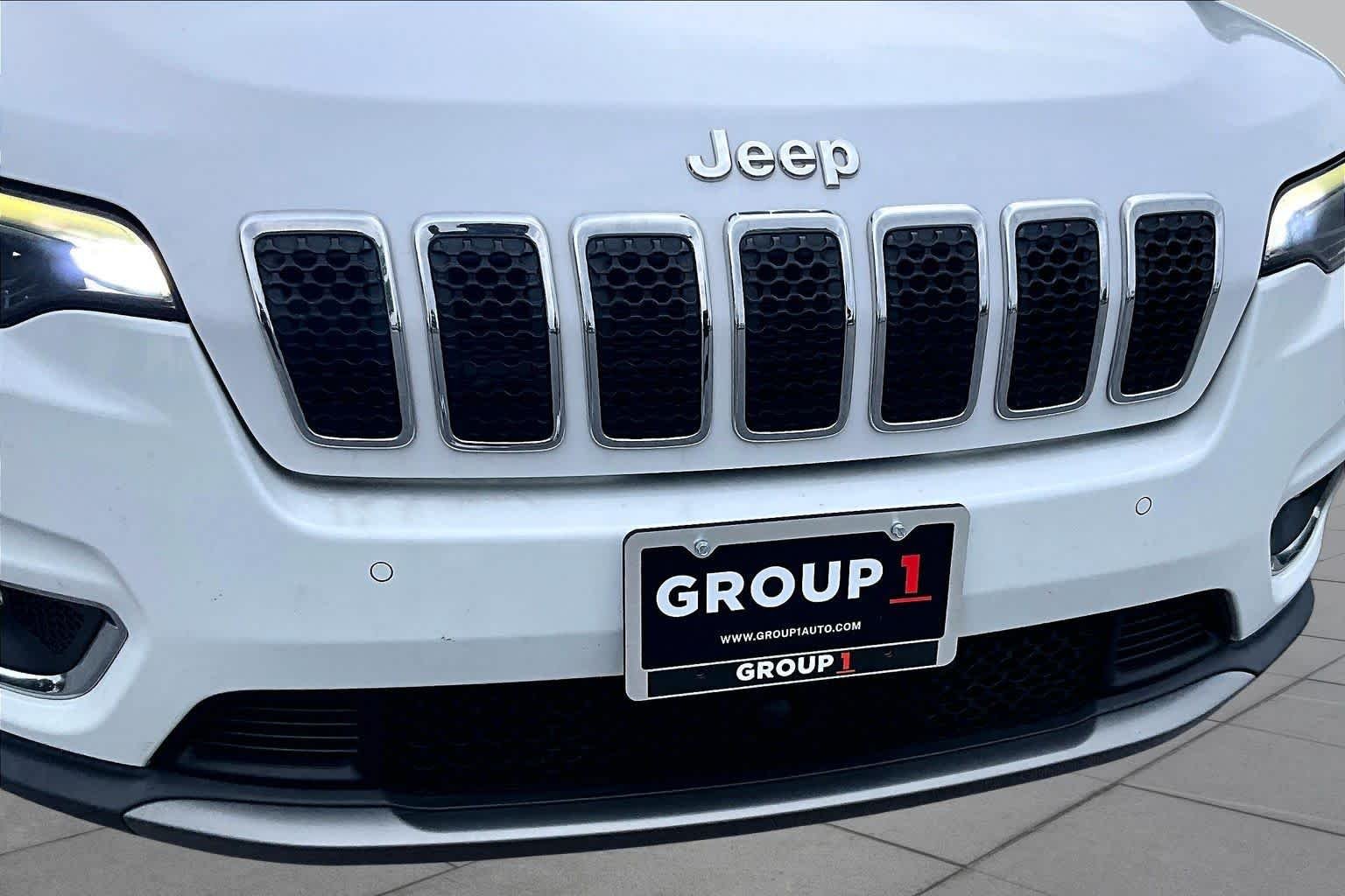 Used 2019 Bright White Clearcoat Jeep Limited image 29