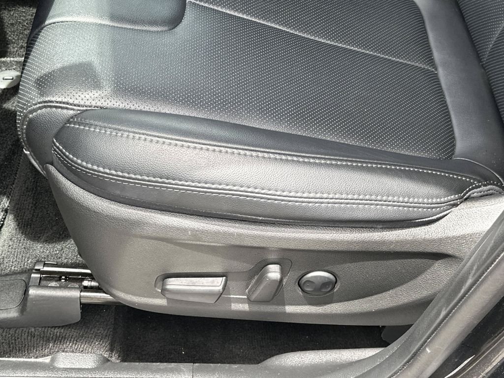 Used 2023 Twilight Black Hyundai SEL image 13