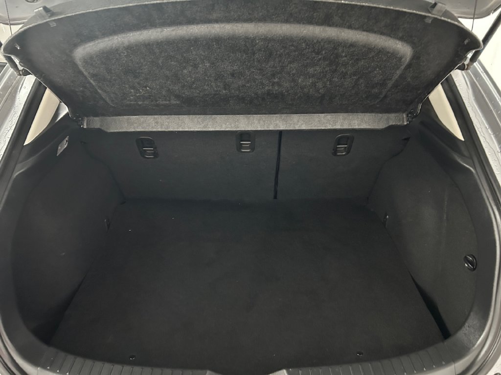 Used 2016 Silver Mazda i Sport image 27