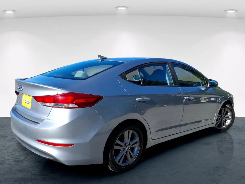 Used 2017 Gray Hyundai SE image 6