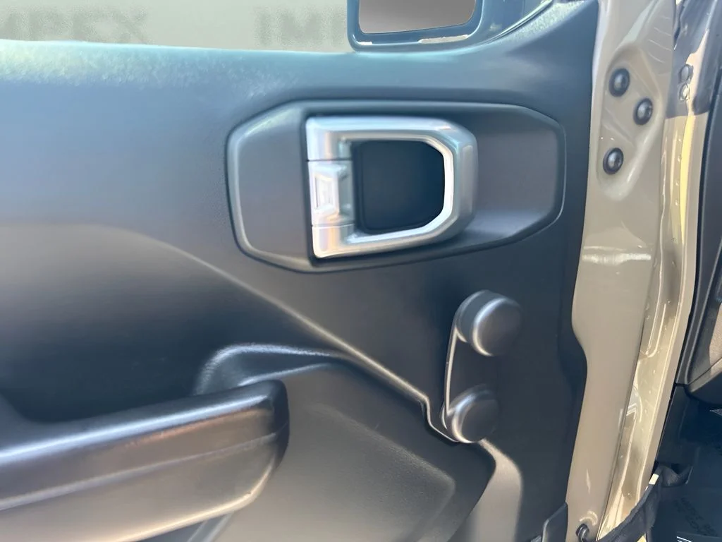 Used 2020 Green Jeep Sport image 16