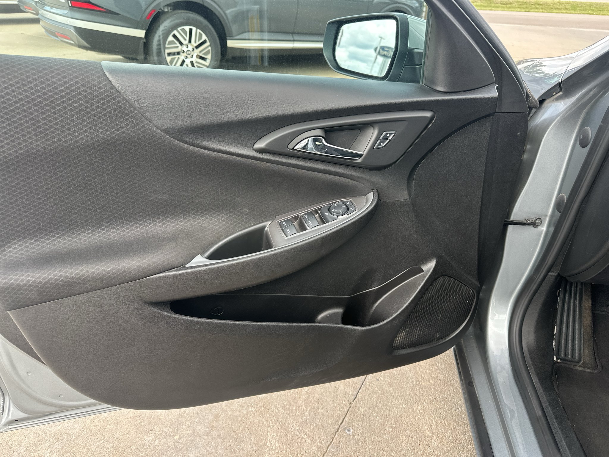 Used 2024 Sterling Grey Metallic Chevrolet LT (1LT) image 15