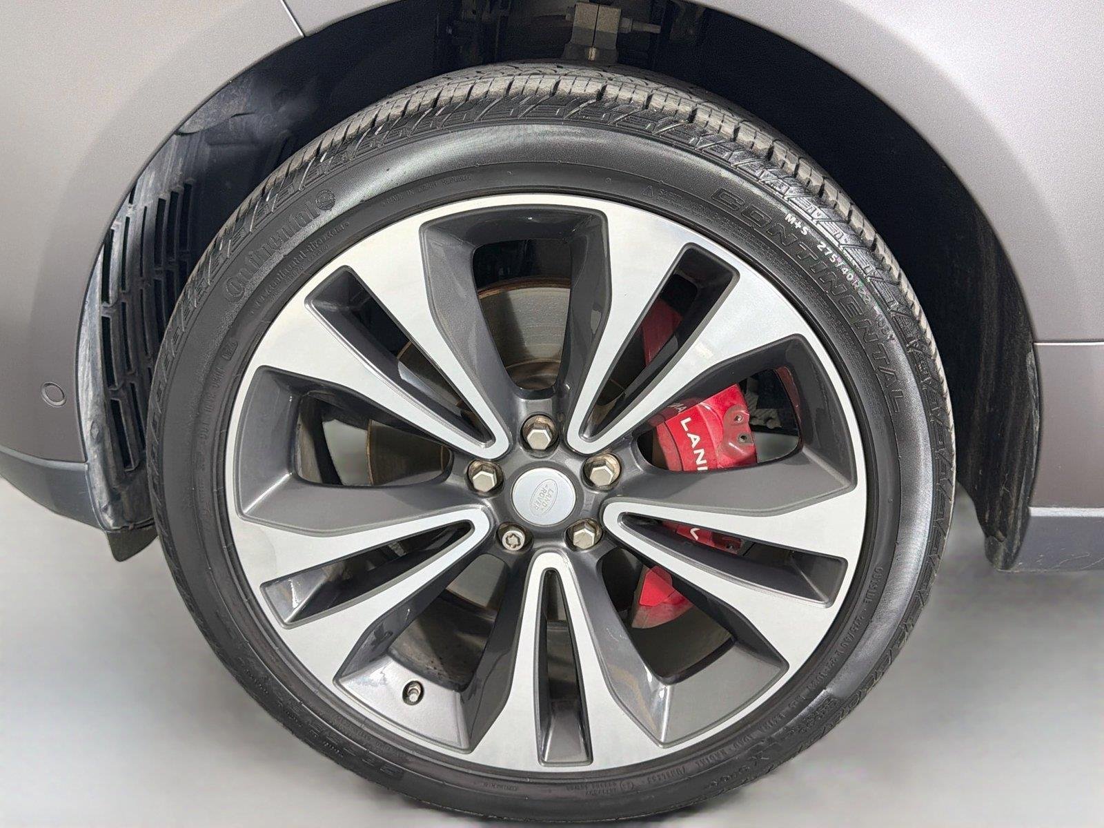 Used 2021 Scafell Grey Satin Land Rover SV Autobiography Dynamic image 33
