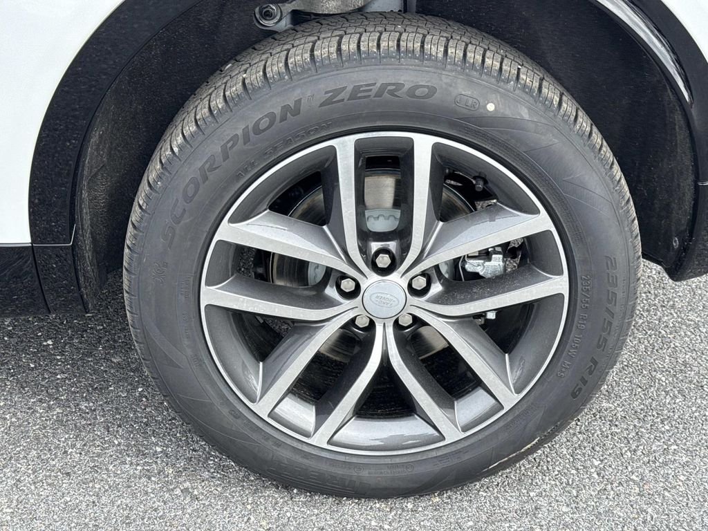 New 2026 Fuji White Land Rover Landmark Edition image 29