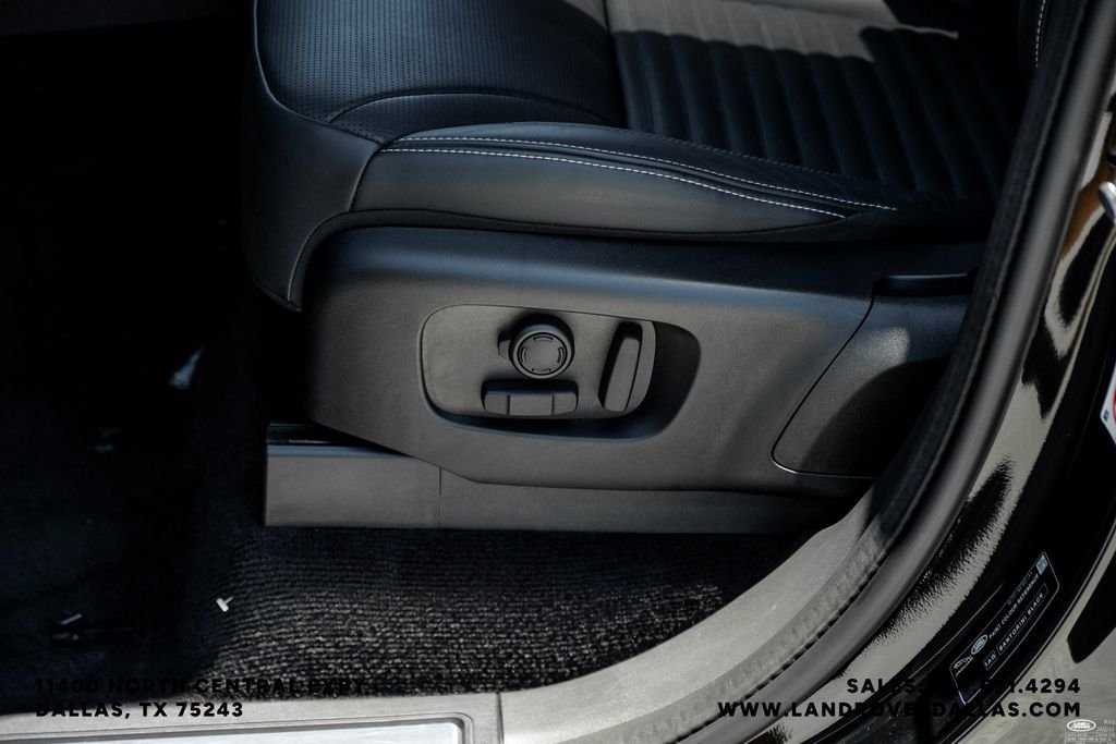 Certified Used 2025 Black Land Rover Metropolitan Edition image 42