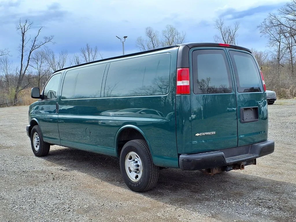 Used 2017 Green Chevrolet Work Van image 6