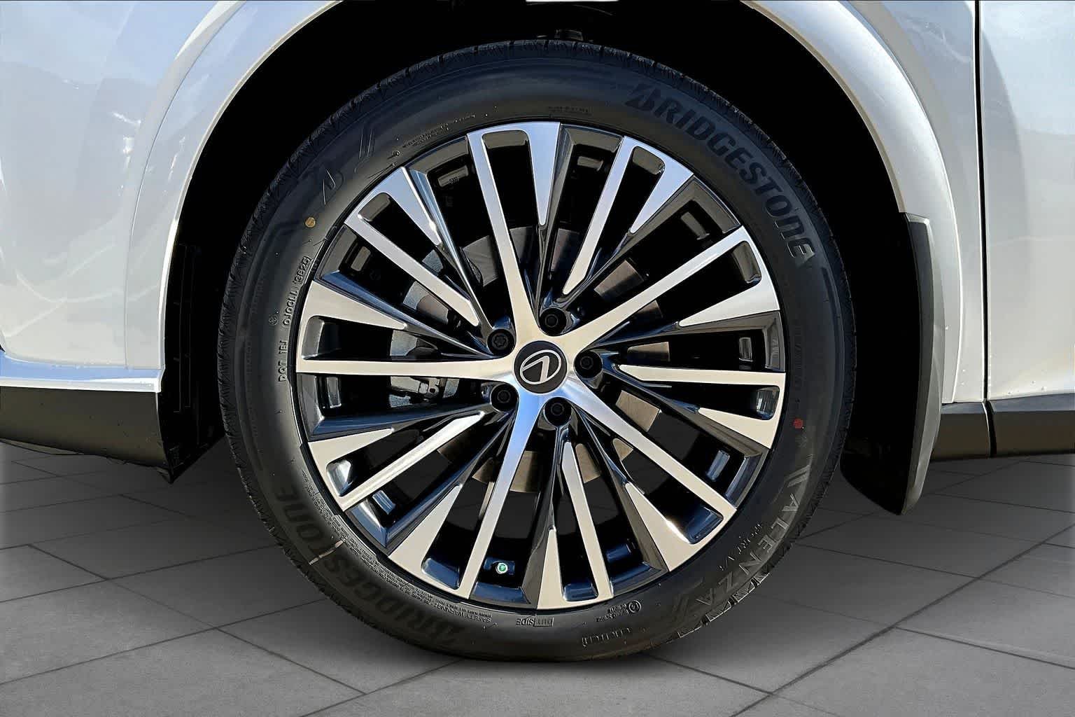 New 2026 Eminent White Pearl Lexus Premium+ image 11