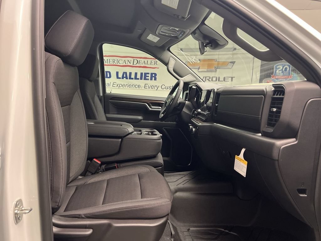 New 2026 Summit White Chevrolet LT (2FL) image 24