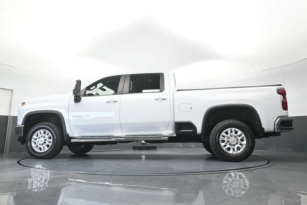 Used 2022 Summit White Chevrolet LT image 52