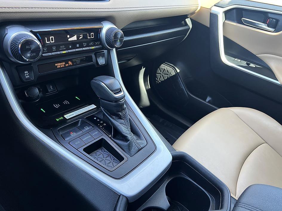 Used 2021 Lunar Toyota XLE Premium image 27