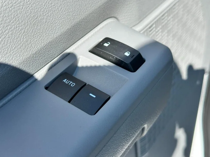 New 2027 Oxford White Ford SRW Low KUV image 12