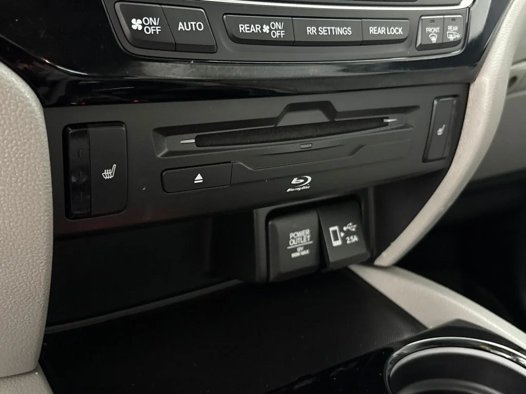 Used 2019 Blue Honda Touring image 45
