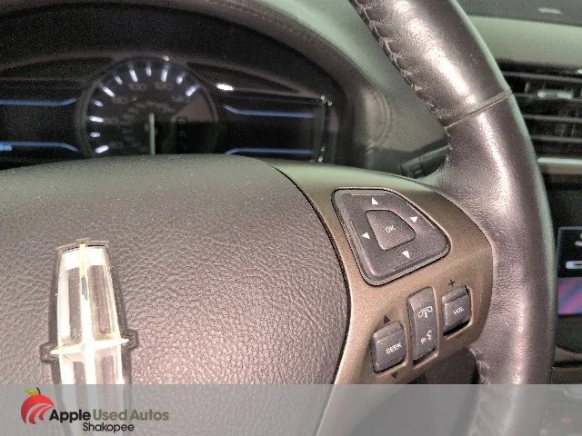 Used 2011  Lincoln Base image 28