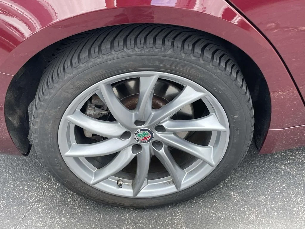 Used 2017 Red Metallic Alfa Romeo Base image 10