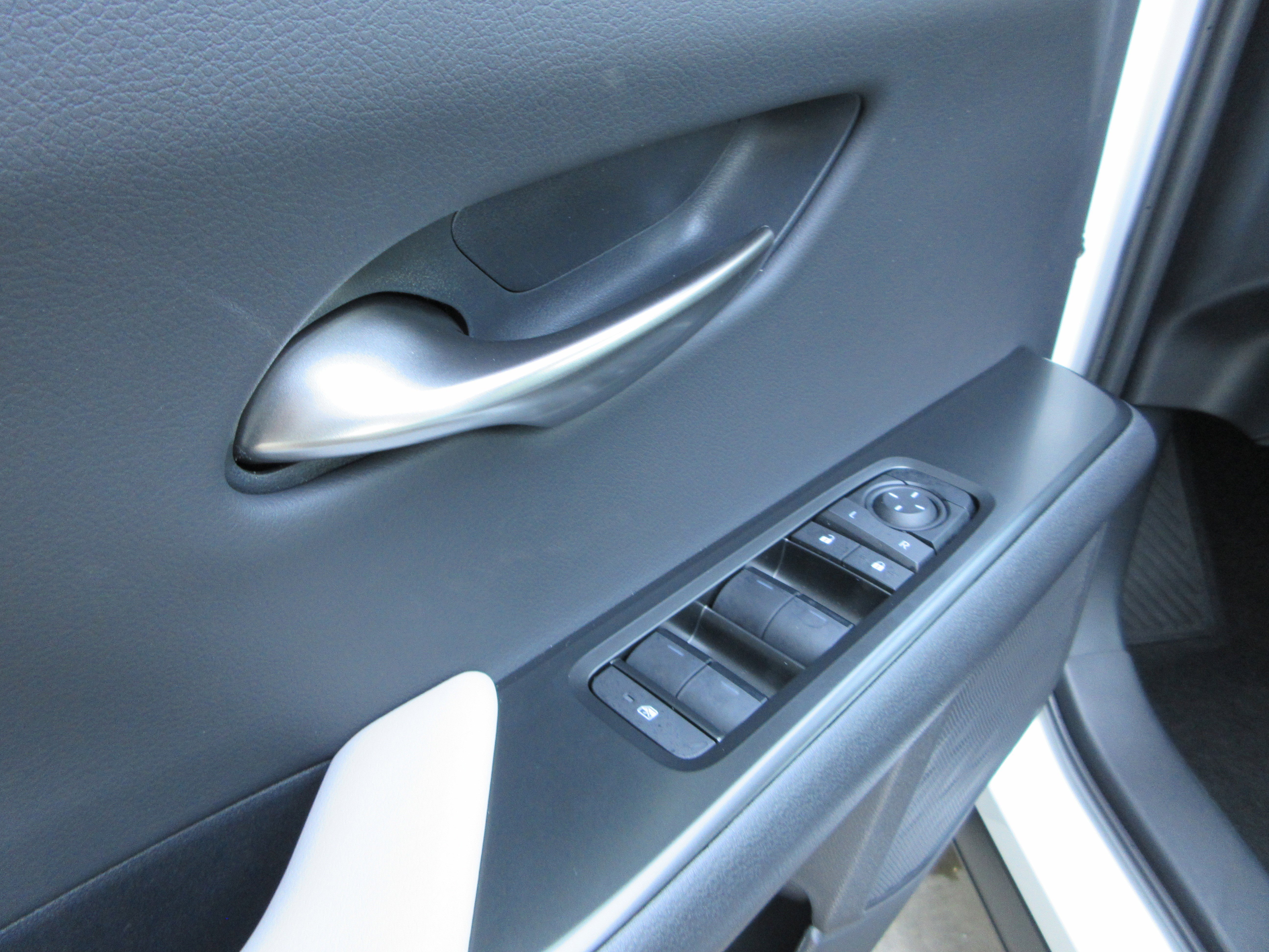 New 2026 Ultra White with Obsidian roof Lexus F SPORT DESIGN AWD image 27