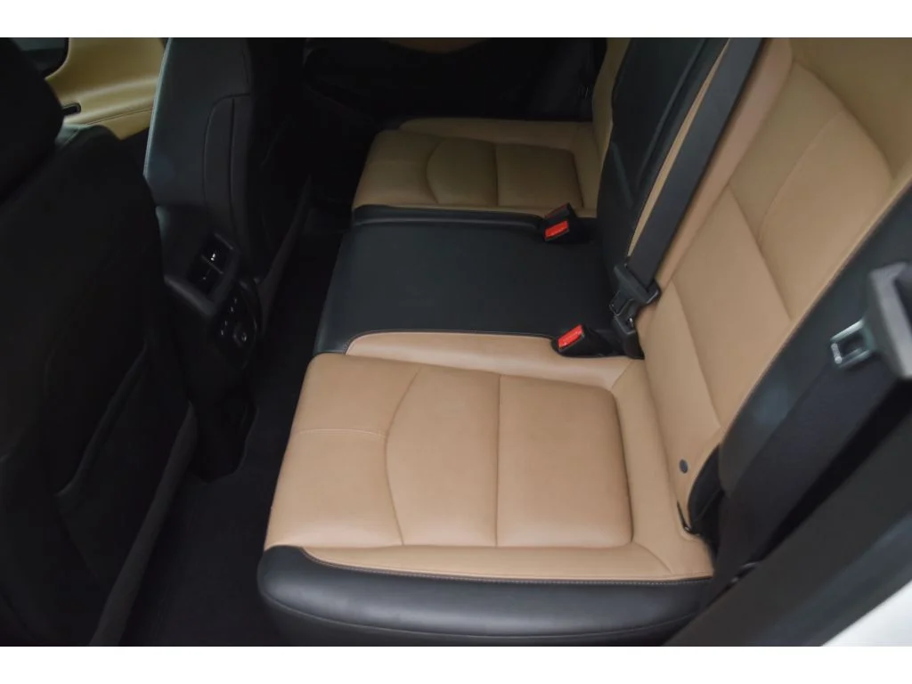 Used 2022 Iridescent Pearl Tricoat Chevrolet Premier image 16