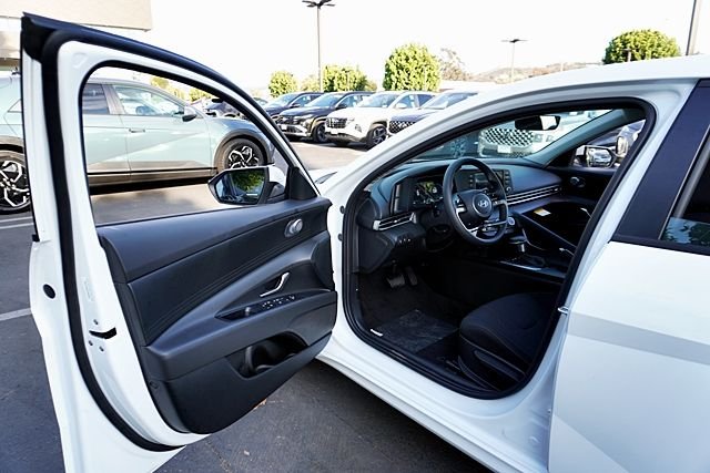 New 2026 White Hyundai SE image 36