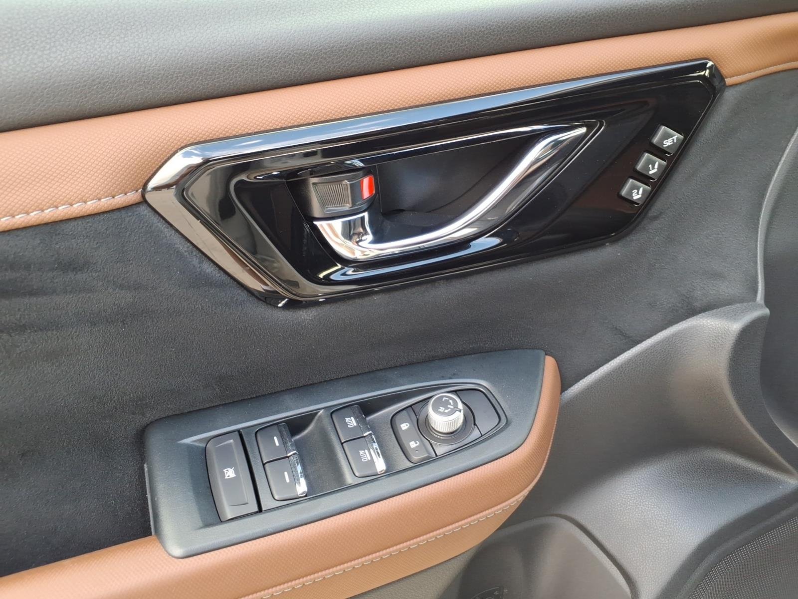Used 2025 WHITE Subaru Touring image 22