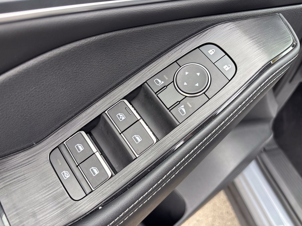 Used 2025 Gray Nissan Platinum image 18
