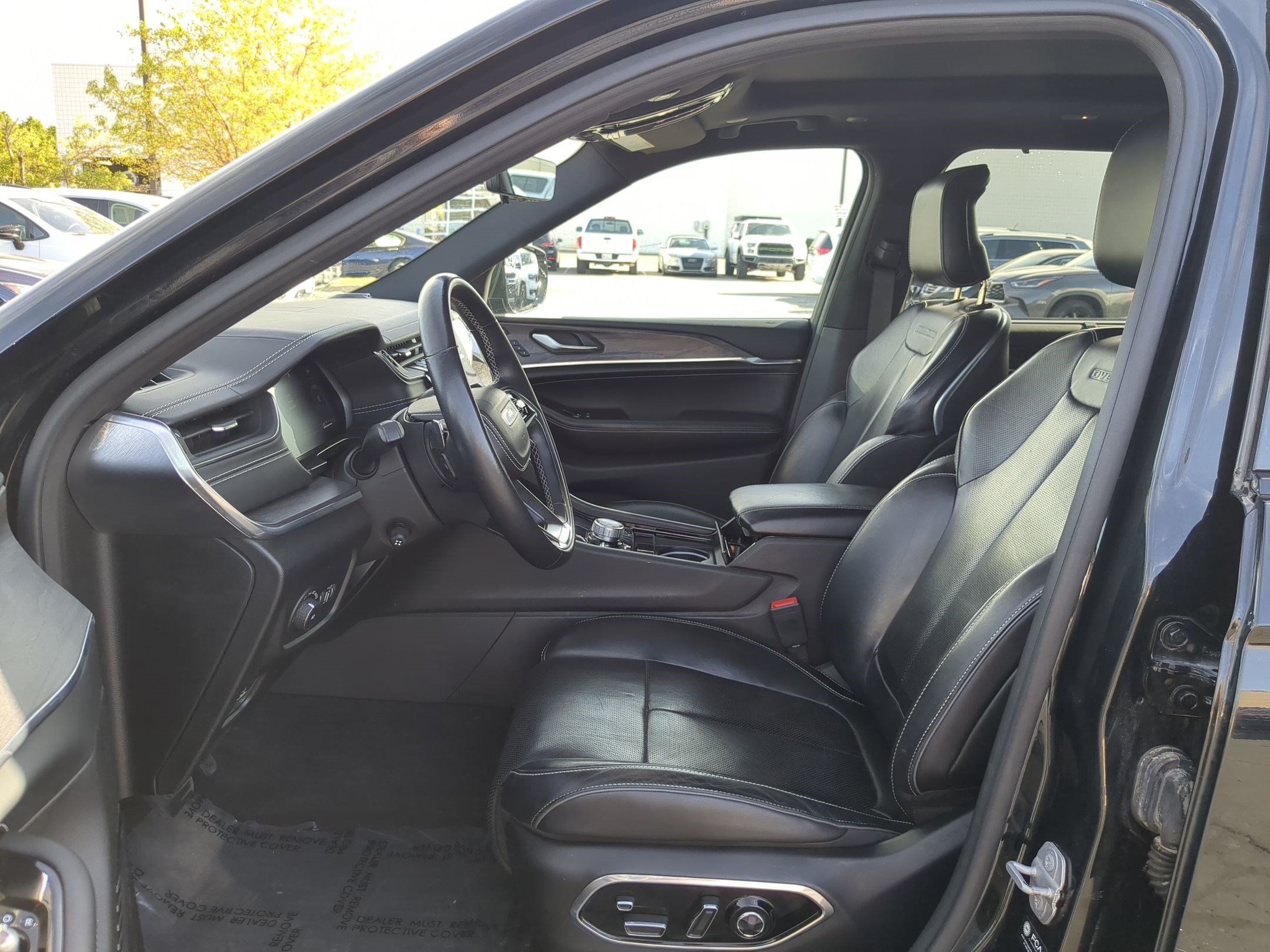 Used 2021 Diamond Black Crystal Pearlcoat Jeep Overland image 15