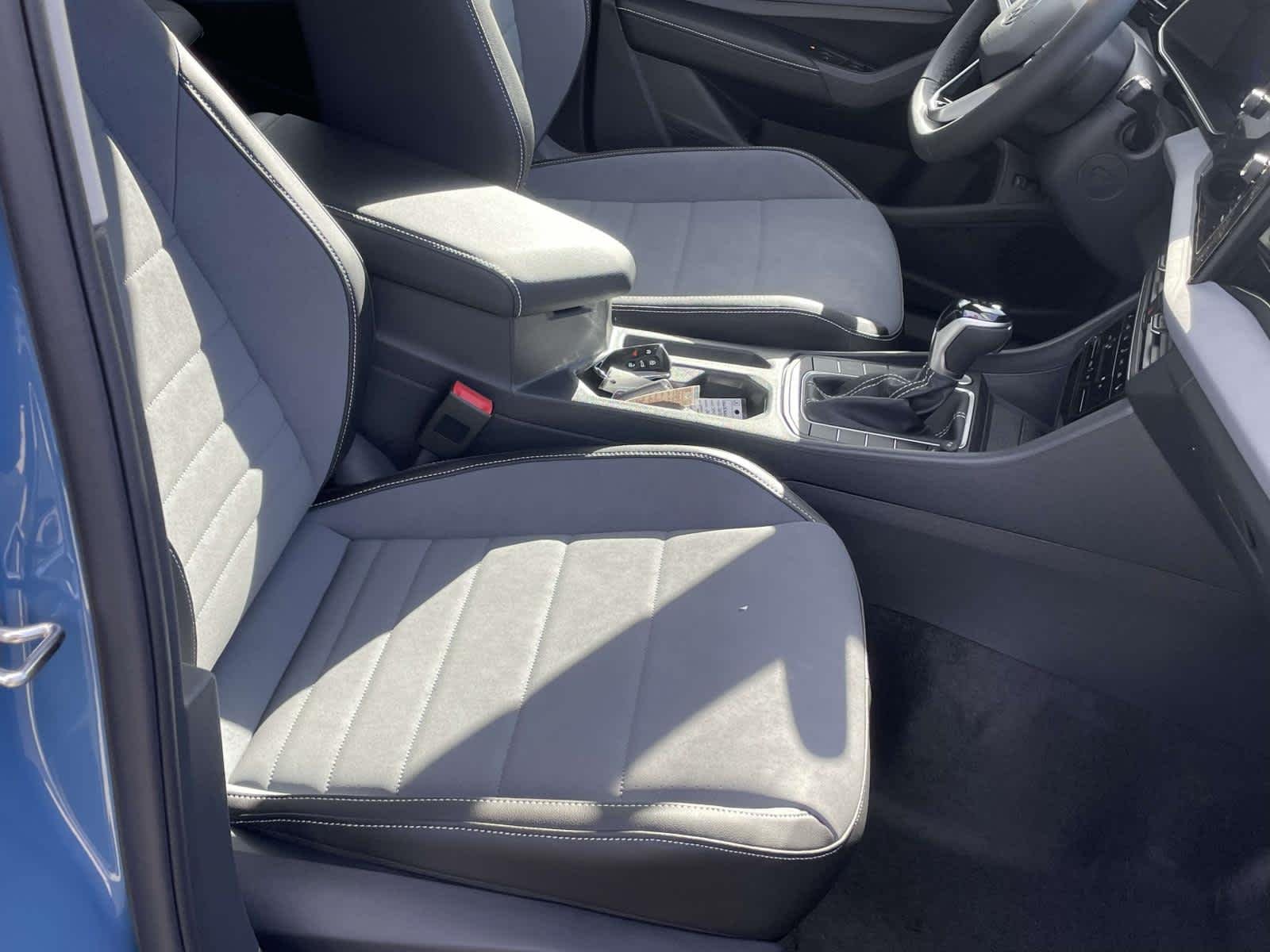 New 2027 MONTEREY BLUE PEARL Volkswagen SE image 20
