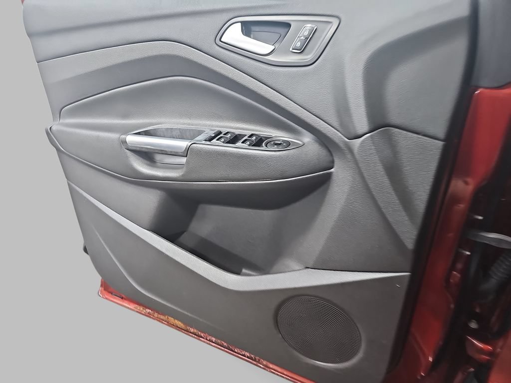 Used 2015 White Ford SE image 31