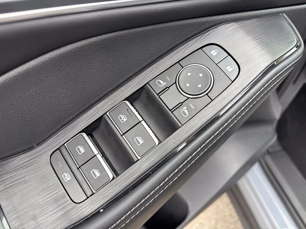 Used 2025 Gray Nissan Platinum image 18