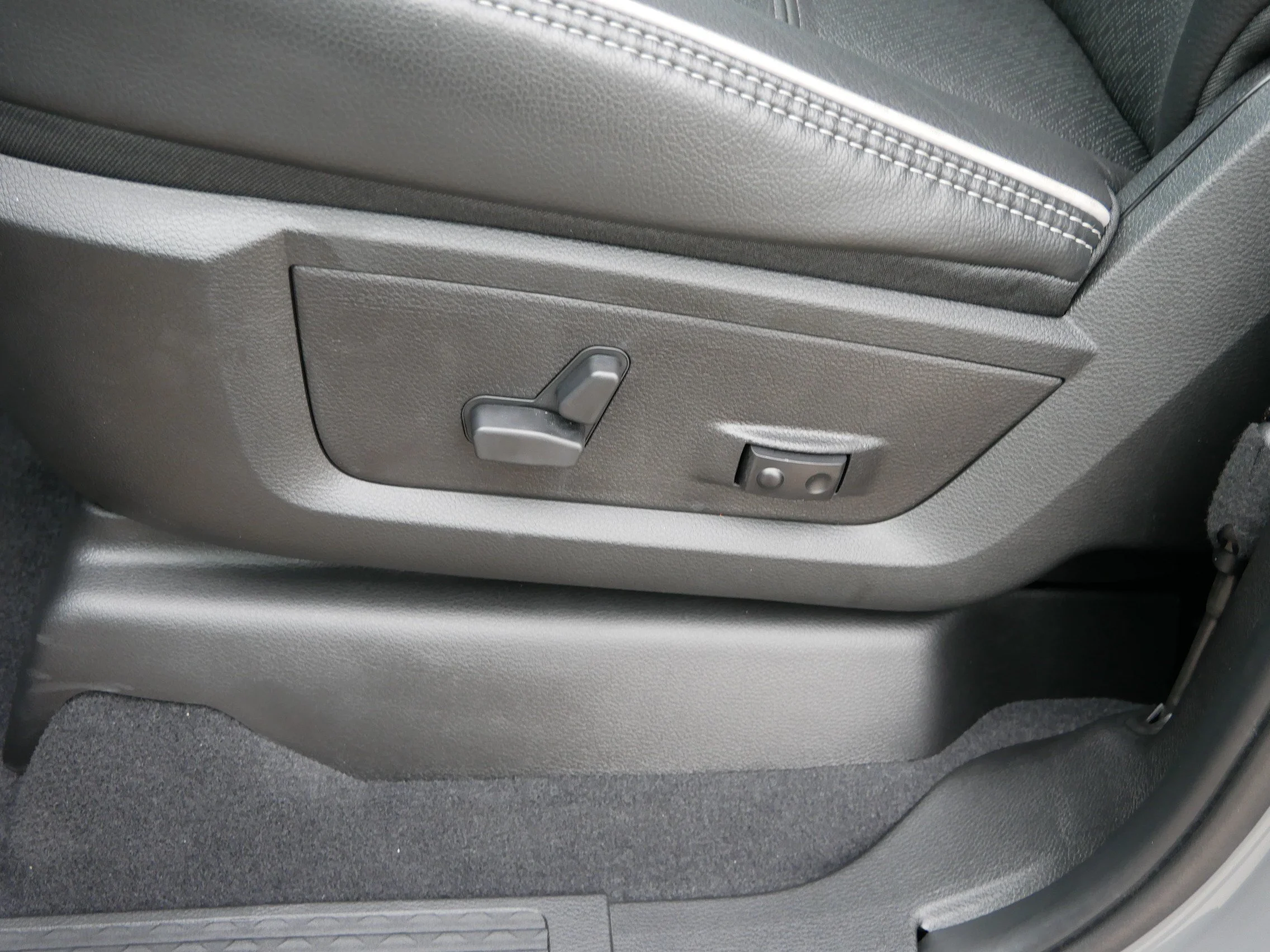 New 2027 Ceramic Gray Clear-Coat Exterior Paint RAM Laramie image 13
