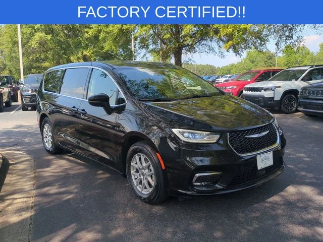 Used 2023 Black Chrysler Touring L image 7