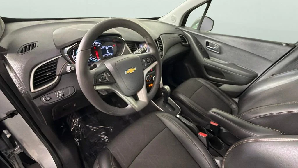 Used 2020 Silver Ice Metallic Chevrolet LT image 18