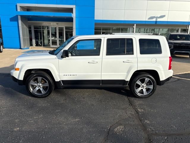 Used 2016 White Jeep Latitude image 3