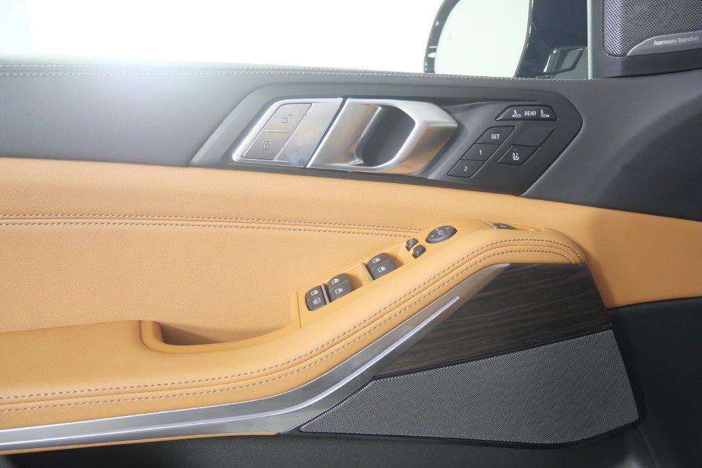New 2027 Black Sapphire Metallic BMW xDrive40i image 9