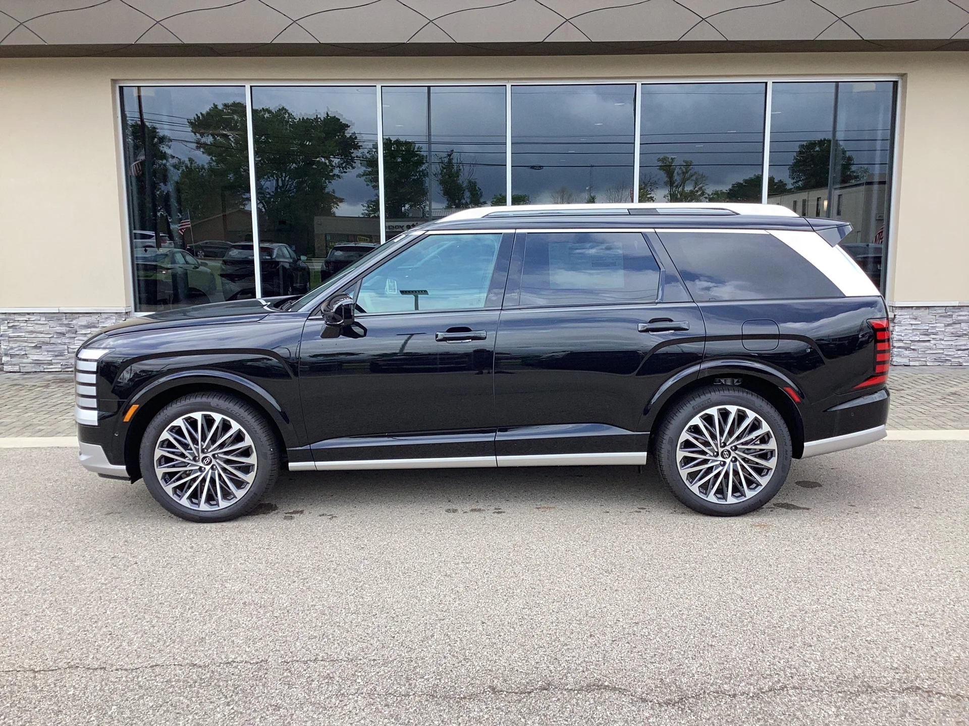 New 2026 Abyss Black Pearl Hyundai Calligraphy image 2