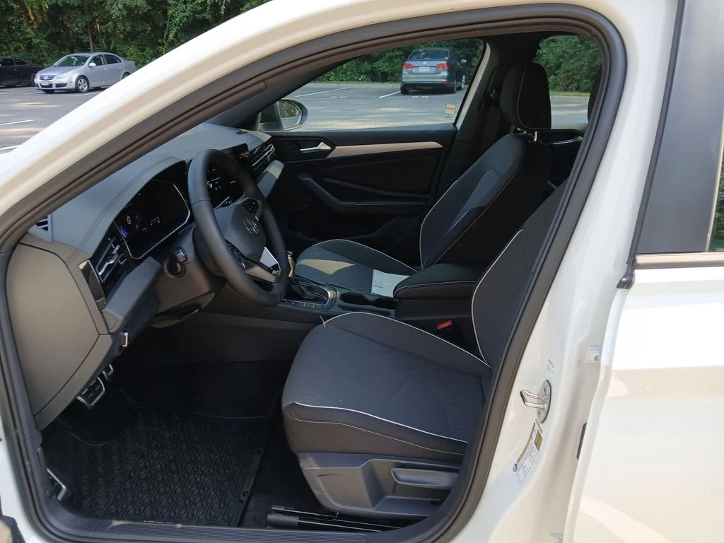 New 2026 White Volkswagen 1.5T Sport image 9