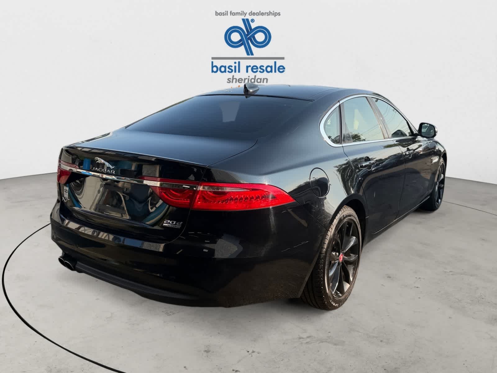Used 2017 Ebony Jaguar 20d Premium image 7